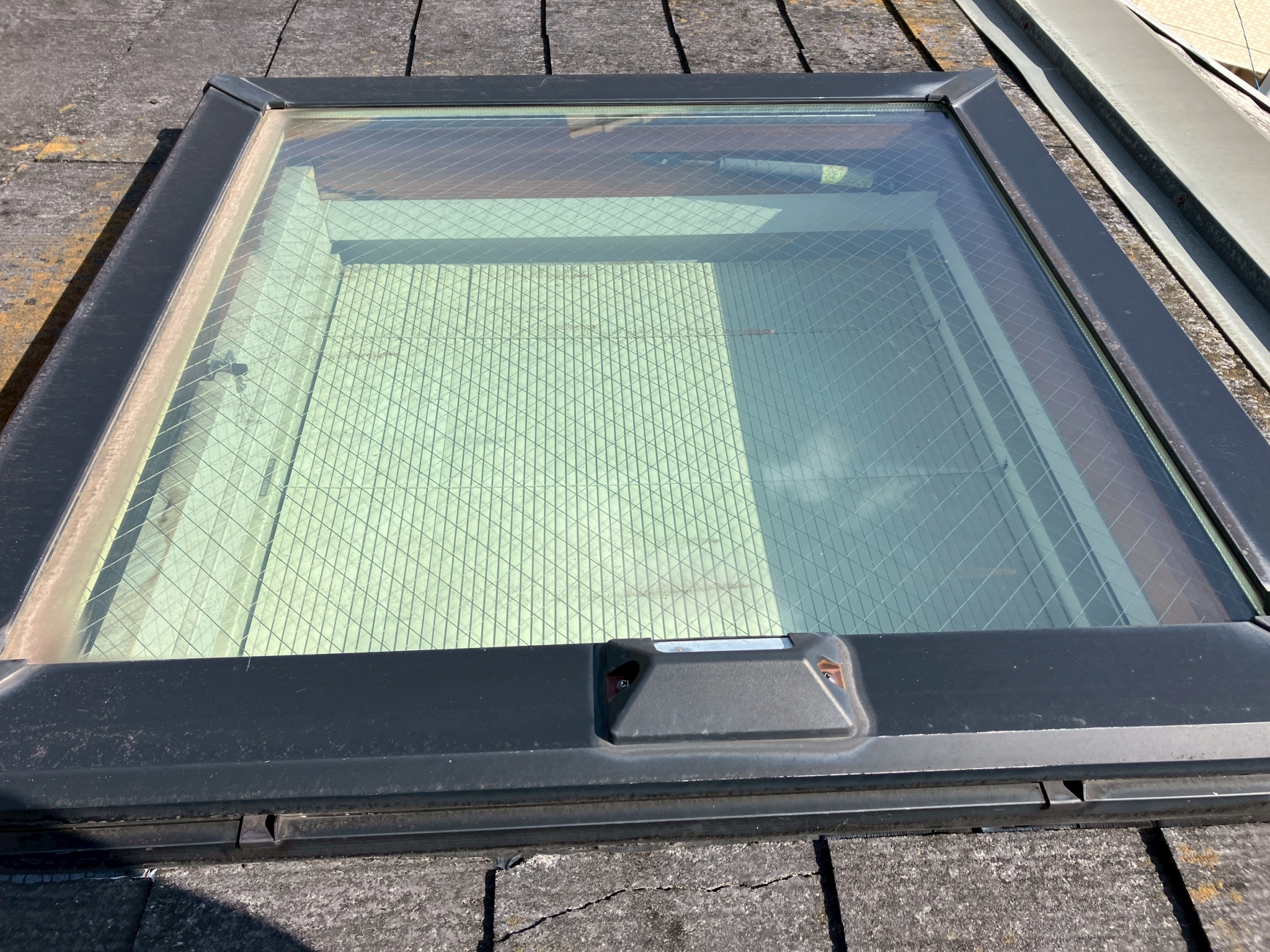 雨漏りしているトップライト